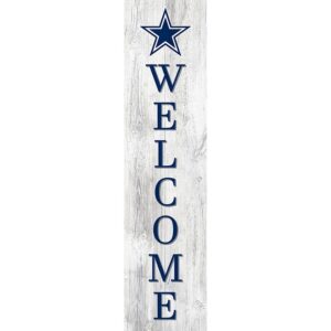 A vertical "welcome" sign with a star at the top, all in blue, printed on a weathered white wooden plank background.